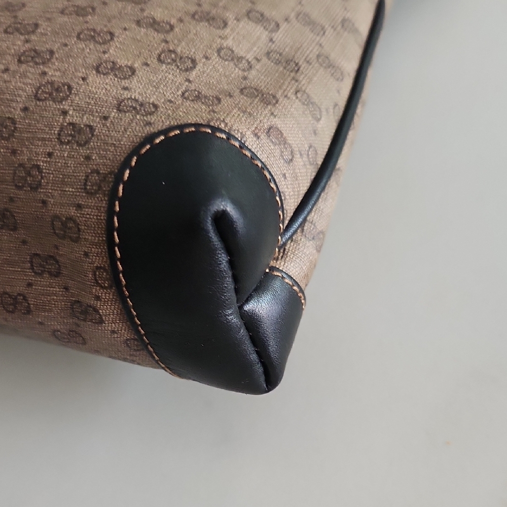 Gucci Crossbody In Elegant Brown And Tan GG Pattern..Gorgeous Classic Gucci! - Picture 7 of 12
